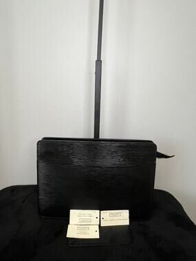 Louis Vuitton Pochette Homme Black Epi Leather Clutch M52522 Auth